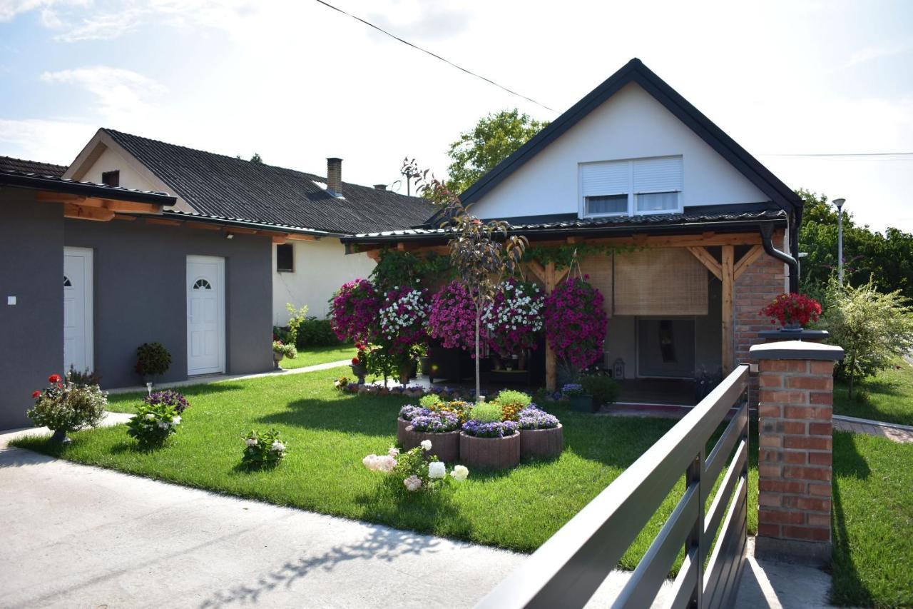 Apartman Tea Valpovo Esterno foto